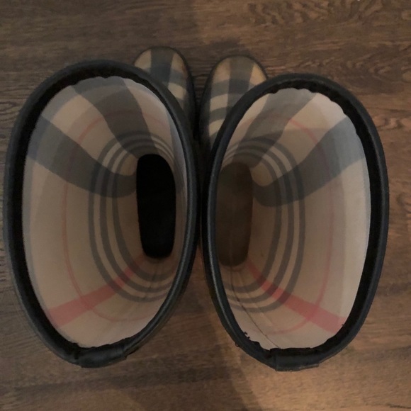 AUTHENTIC BURBERRY RAINBOOTS FOR SALE - Picture 6 of 6